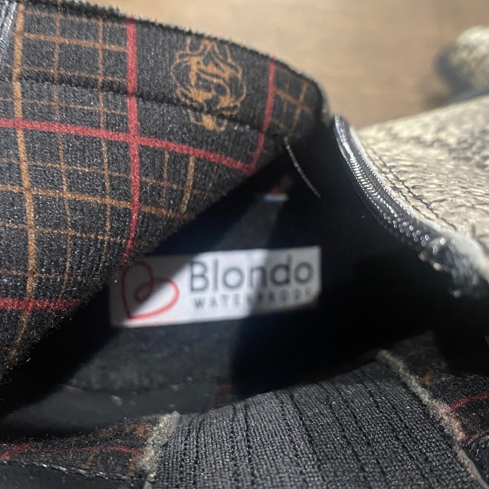 Blondo Snake Print Boots with Black Accents - Picture 10 of 17